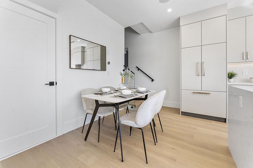 2 2138 W 48th Avenue