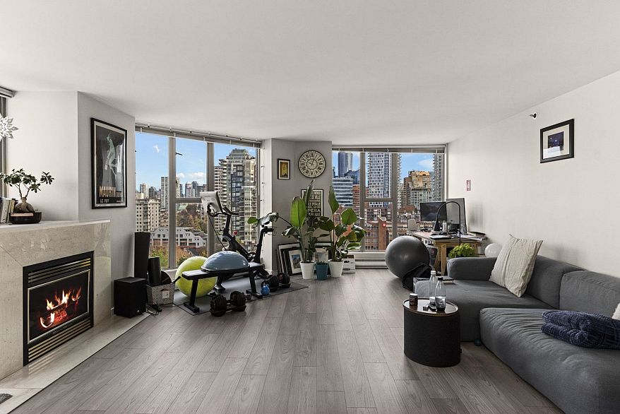 2005 1000 Beach Avenue