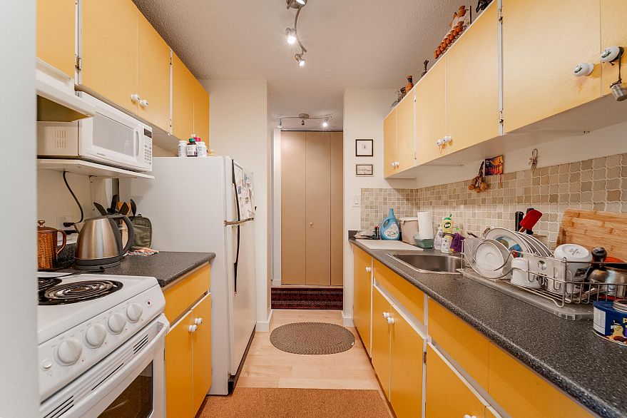 1403 1725 Pendrell Street