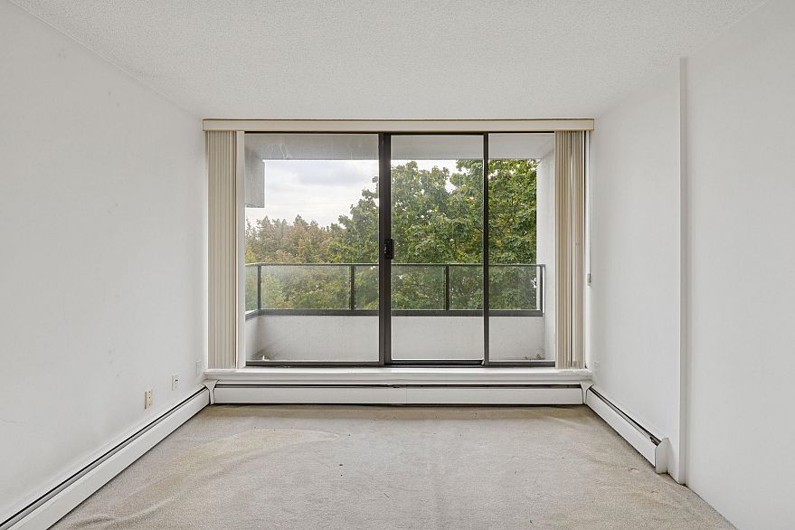 301 1995 Beach Avenue