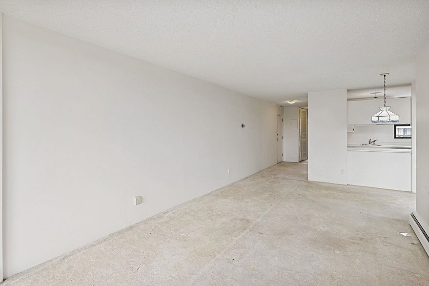 301 1995 Beach Avenue