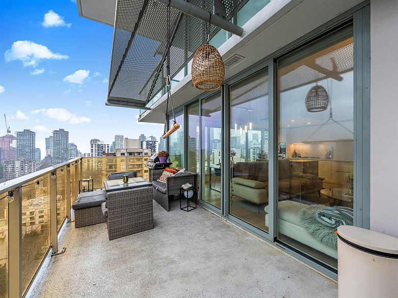 1401 1365 Davie Street