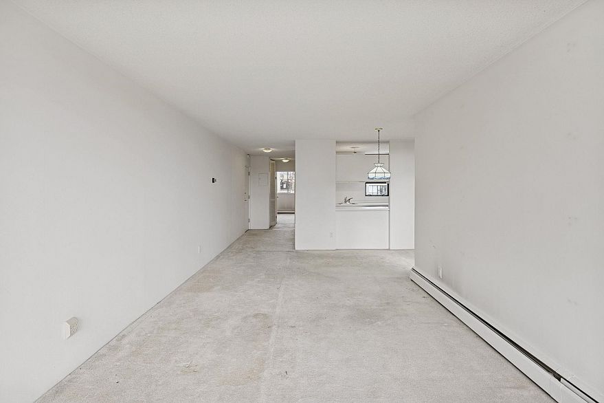 301 1995 Beach Avenue