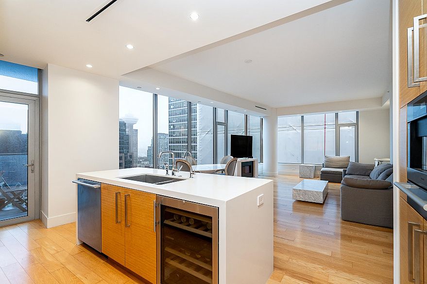 1803 667 Howe Street