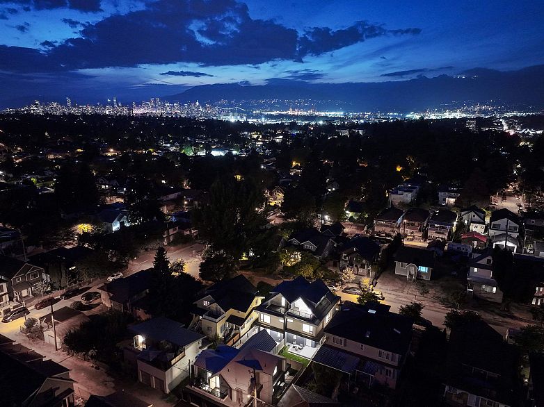 1 1632 E 21st Avenue