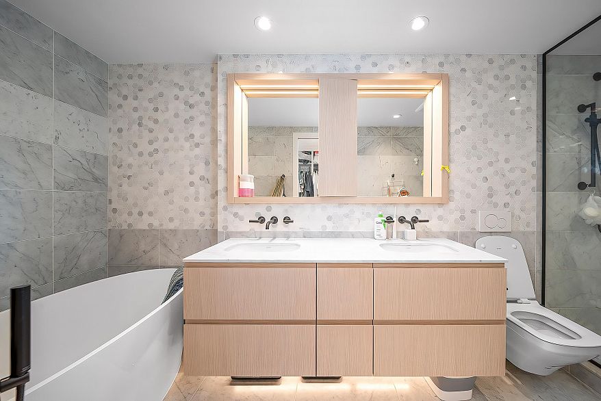 901 1180 Broughton Street