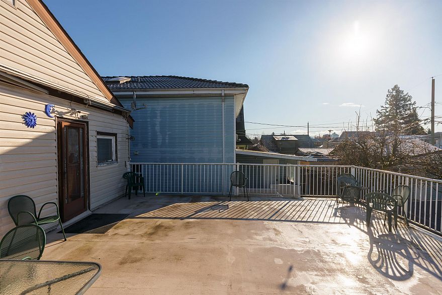 1266 E King Edward Avenue