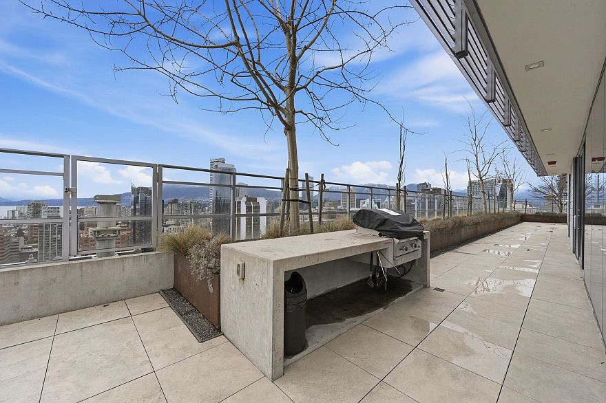 1909 1111 Richards Street