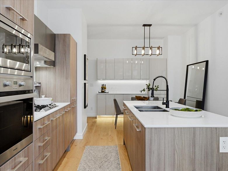 107 2221 E 30th Avenue