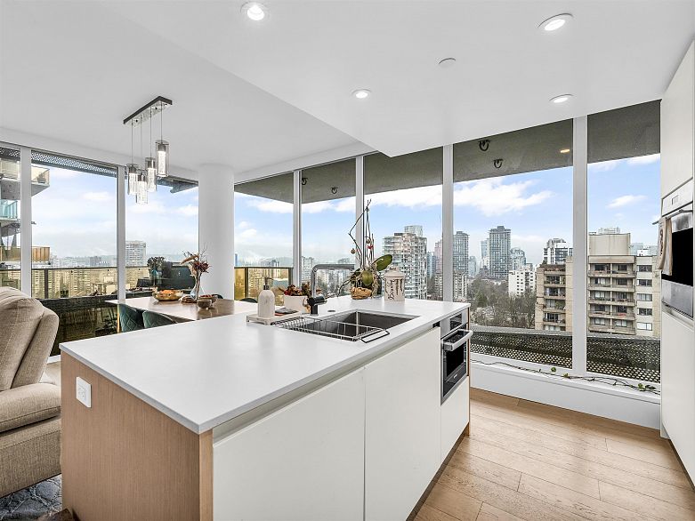 1401 1365 Davie Street