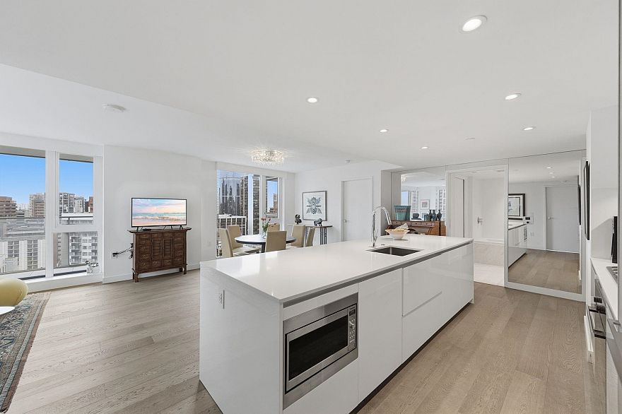 1909 1111 Richards Street