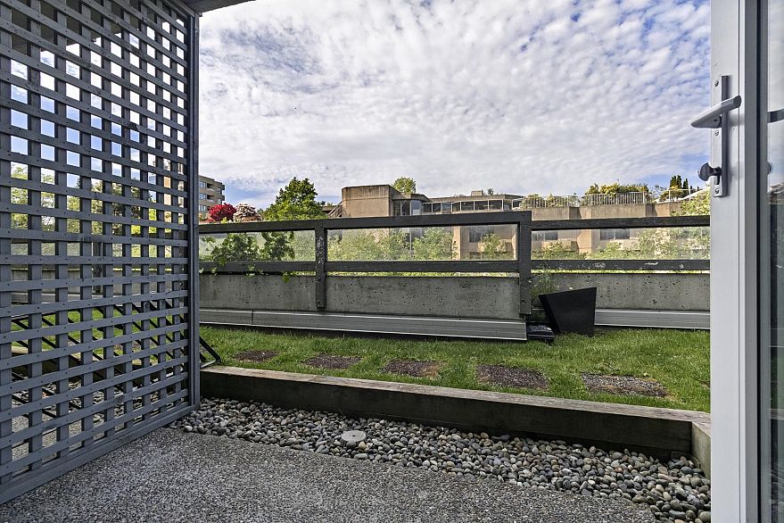 13 1355 W 4th Avenue