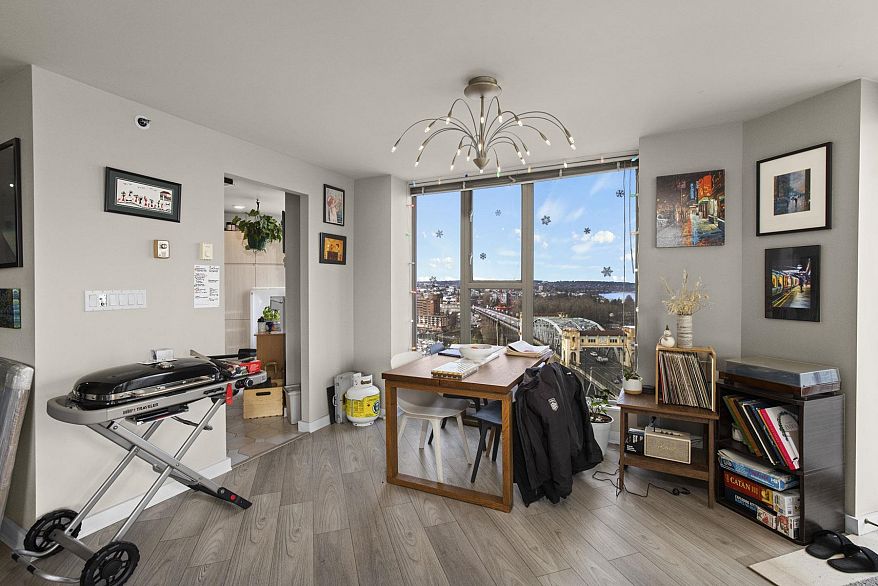 2005 1000 Beach Avenue