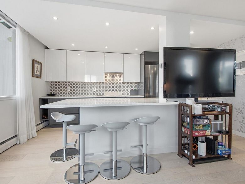 1203 1850 Comox Street