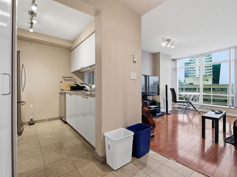 2101 1200 Alberni Street