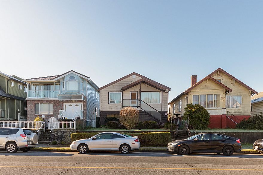 1266 E King Edward Avenue