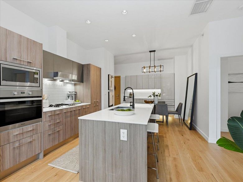 107 2221 E 30th Avenue