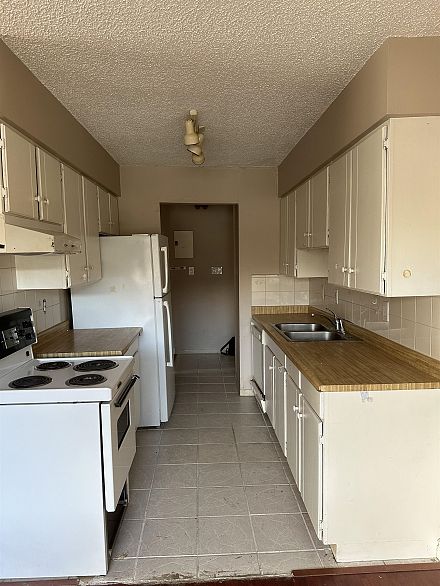 206 2299 E 30th Avenue