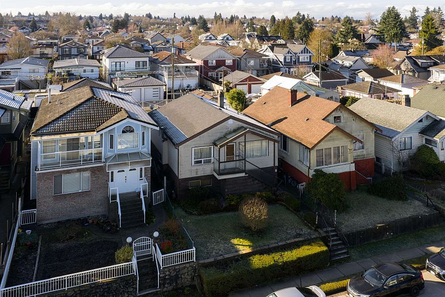 1266 E King Edward Avenue