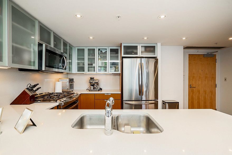 1904 1205 W Hastings Street