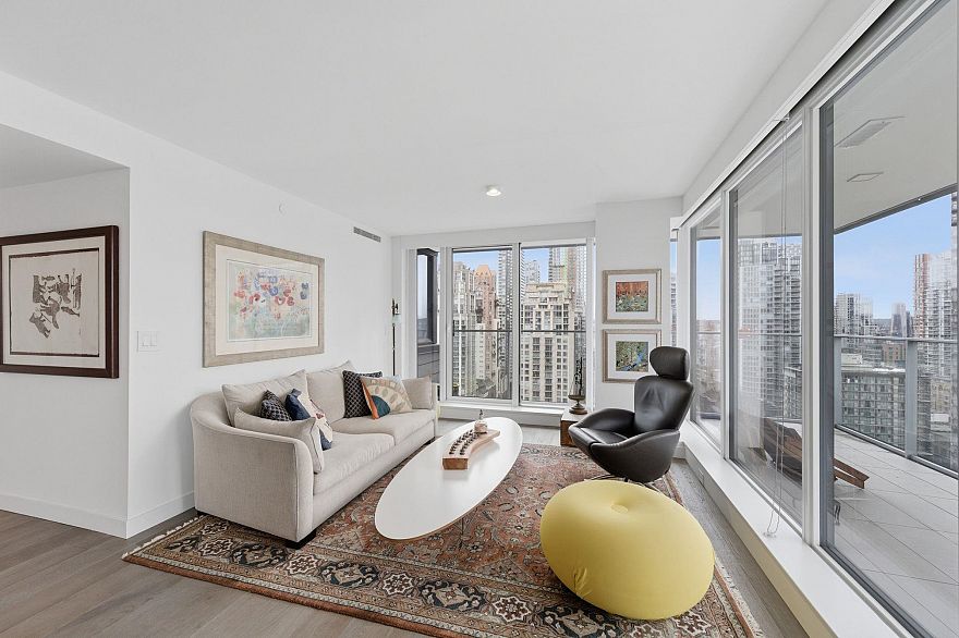 1909 1111 Richards Street