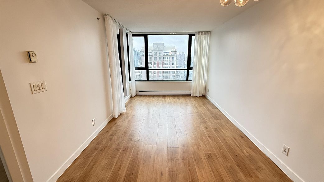 3008 909 Mainland Street