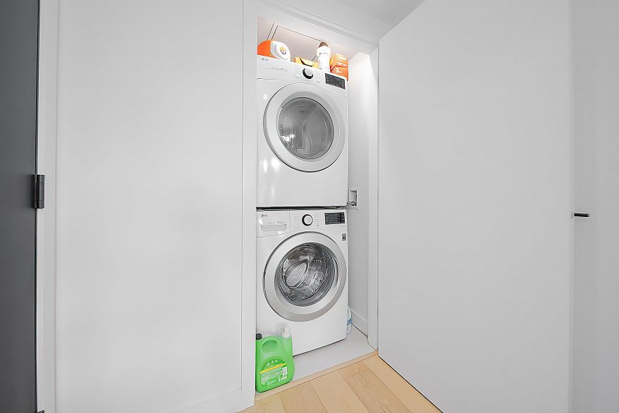 901 1180 Broughton Street