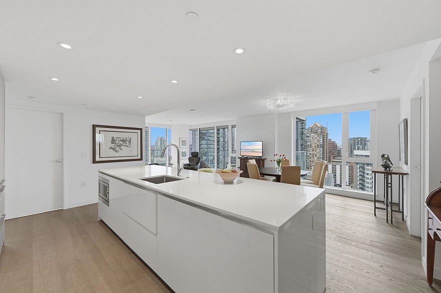 1909 1111 Richards Street