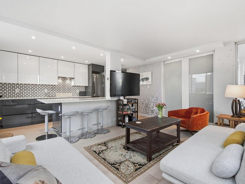 1203 1850 Comox Street