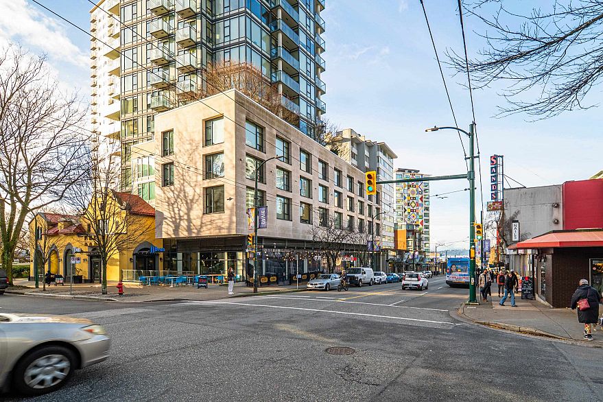 1403 1725 Pendrell Street