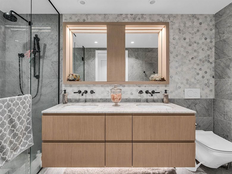 1401 1365 Davie Street