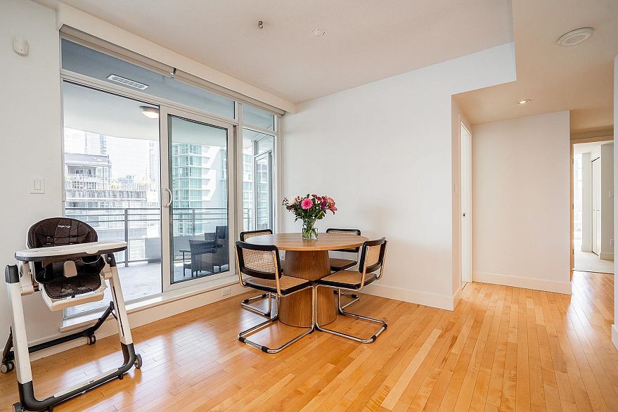 1904 1205 W Hastings Street