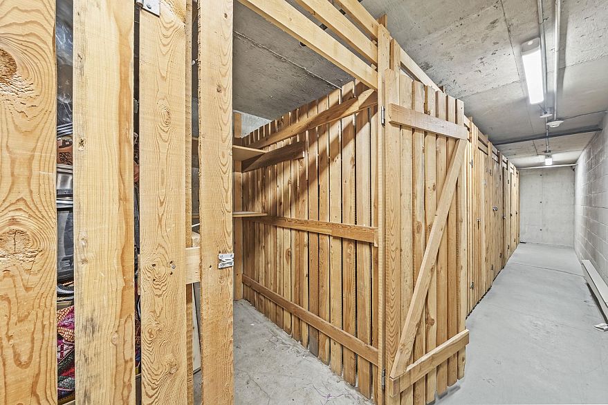 809 518 Moberly Road