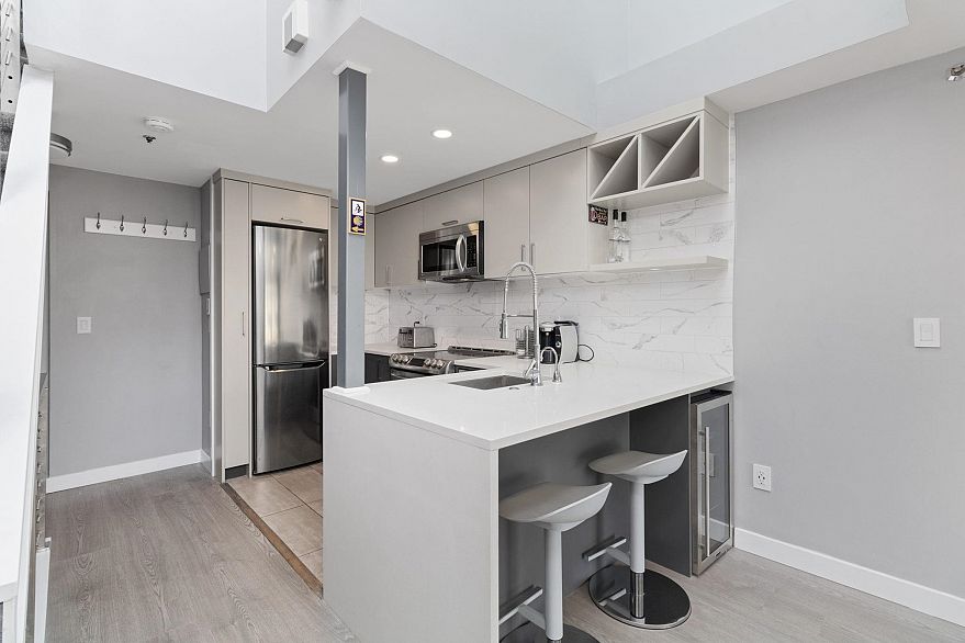 13 1355 W 4th Avenue