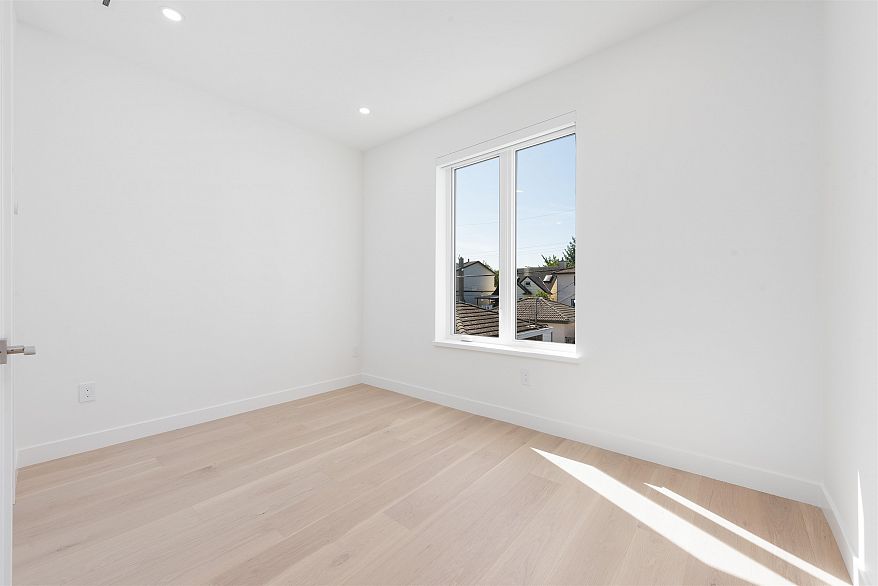 2 2750 W 19th Avenue