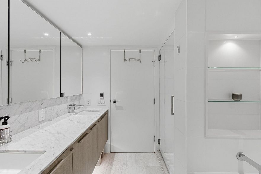 1909 1111 Richards Street