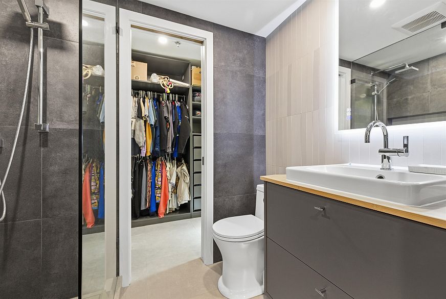 104 828 W 14th Avenue