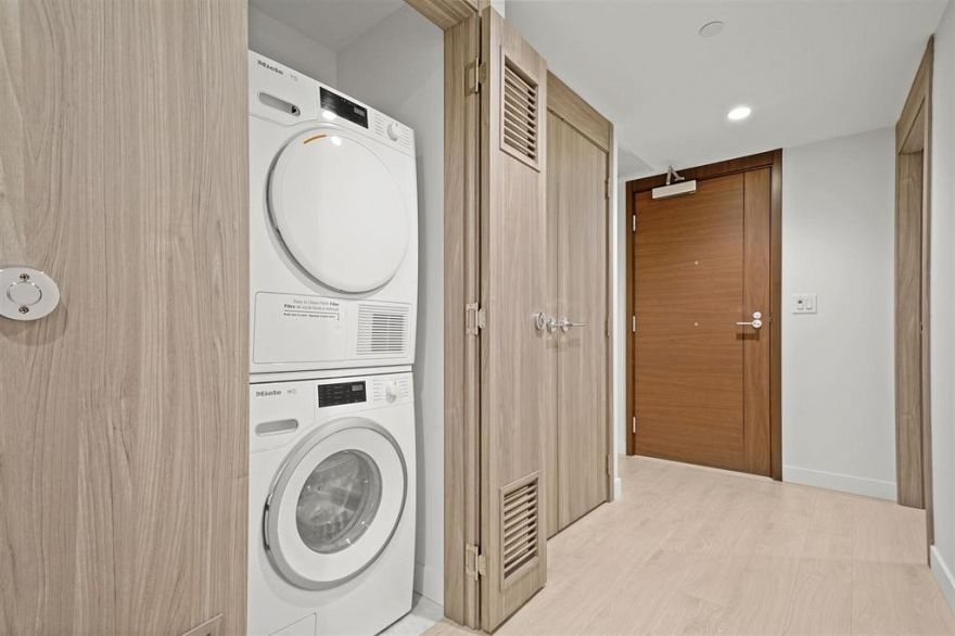 1206 1768 Cook Street