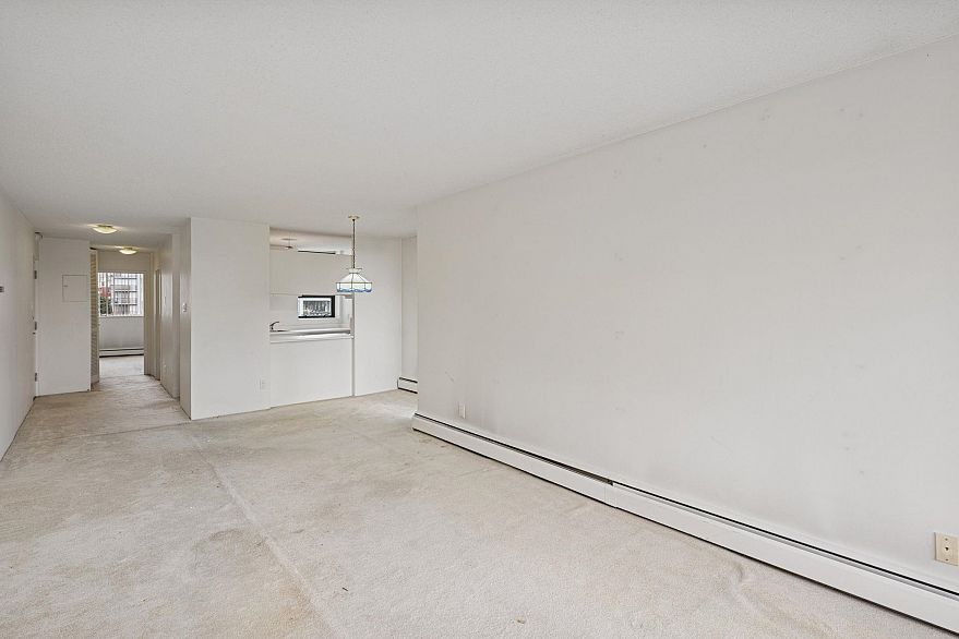 301 1995 Beach Avenue