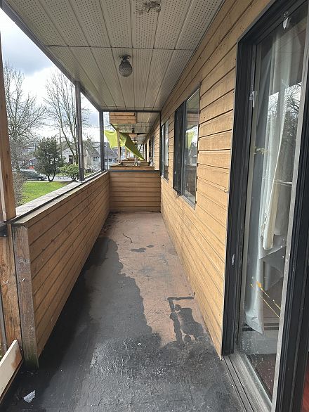 206 2299 E 30th Avenue