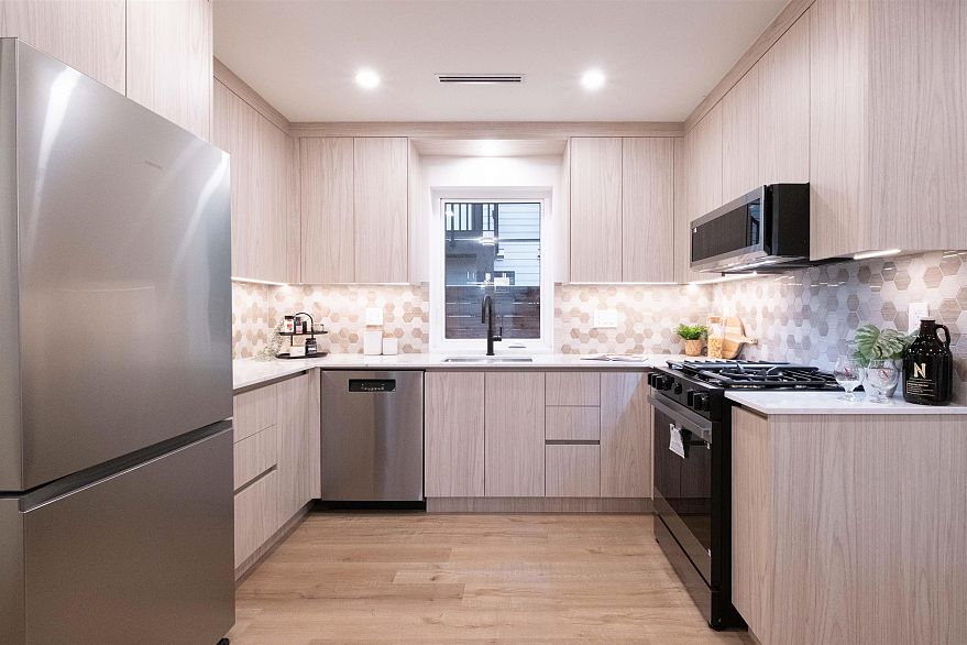 2665 E Pender Street