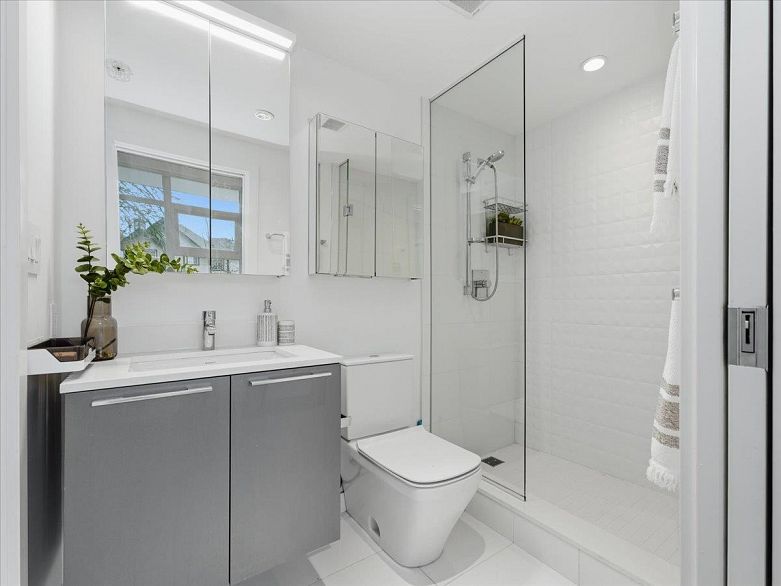 107 2221 E 30th Avenue