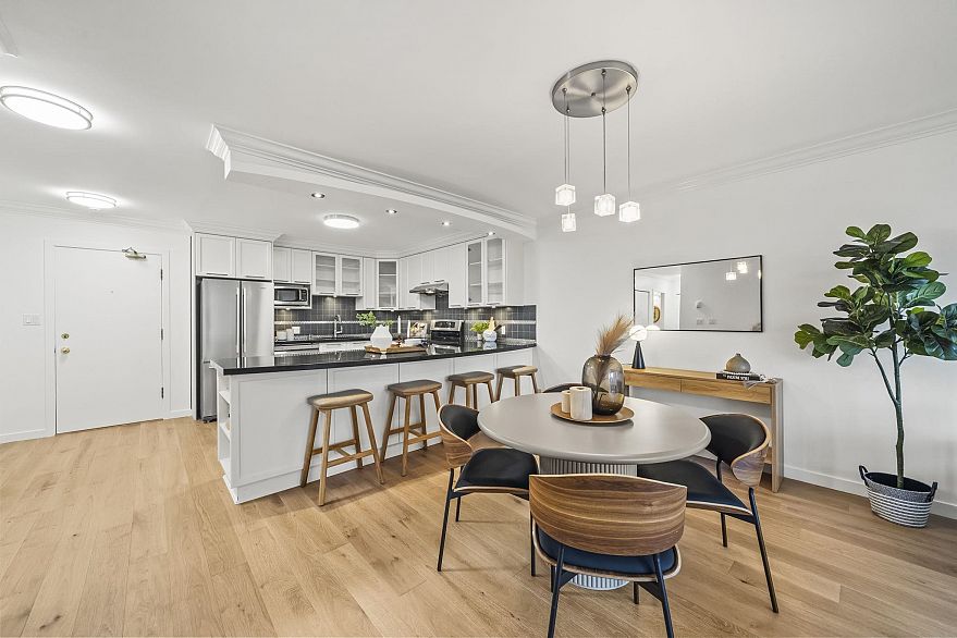 809 518 Moberly Road