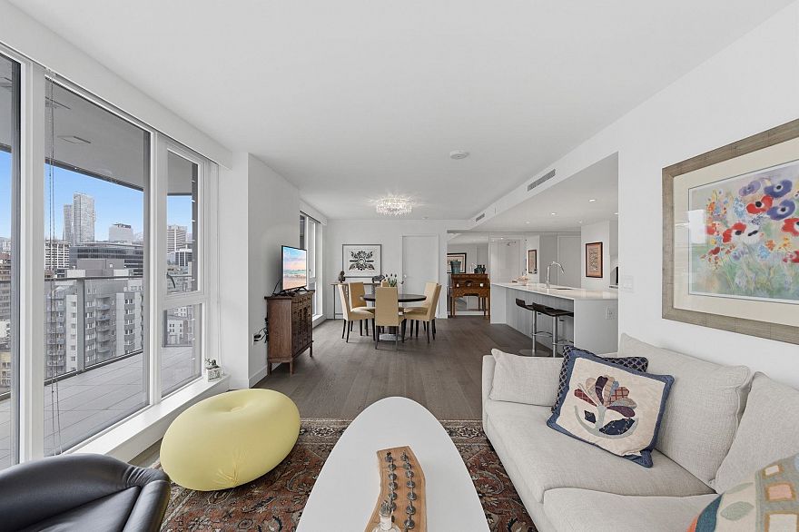 1909 1111 Richards Street