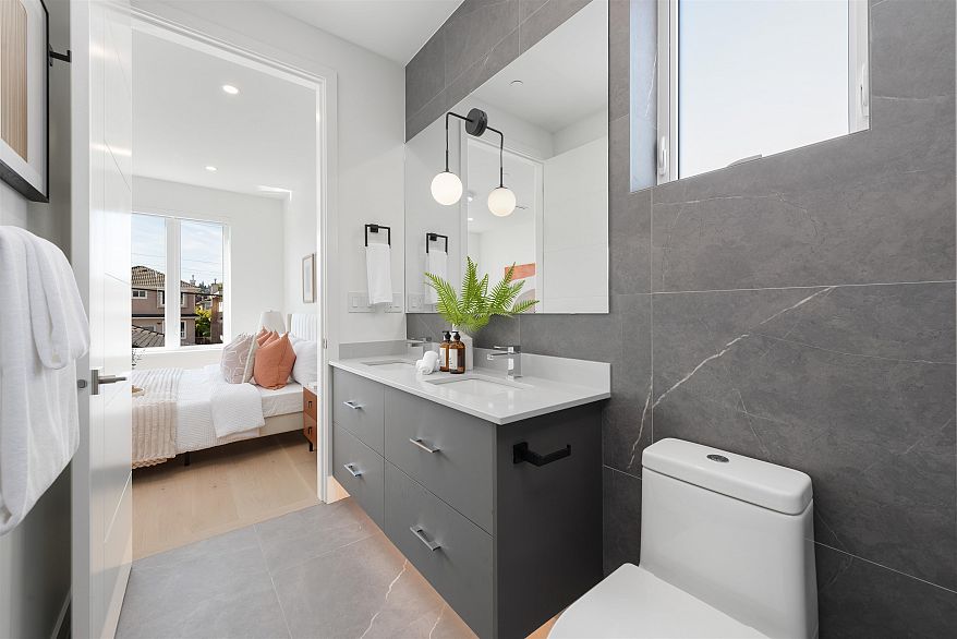 2 2750 W 19th Avenue