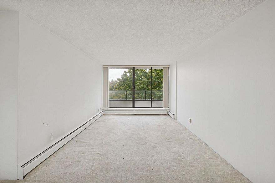 301 1995 Beach Avenue