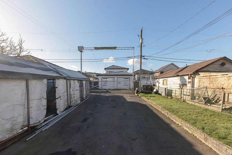 1266 E King Edward Avenue