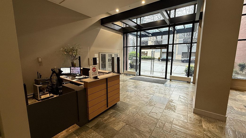 3008 909 Mainland Street