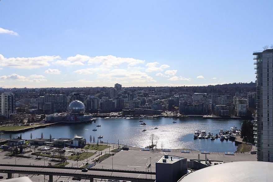 2906 689 Abbott Street