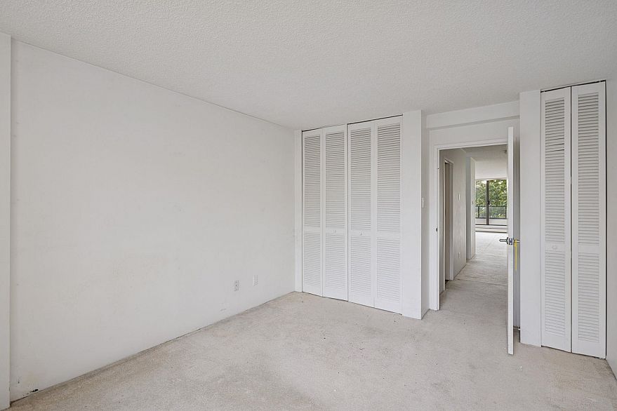 301 1995 Beach Avenue